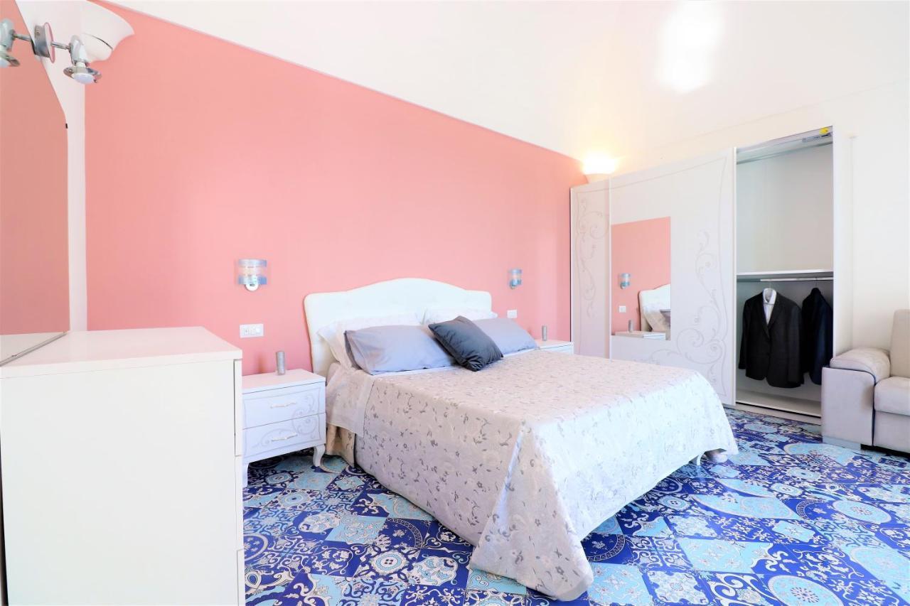 Mary'S Apartments - De Vivo Realty Масса-Лубренсе Екстер'єр фото